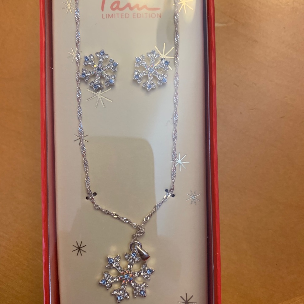 I am Limited Edition earrings n necklace set. New